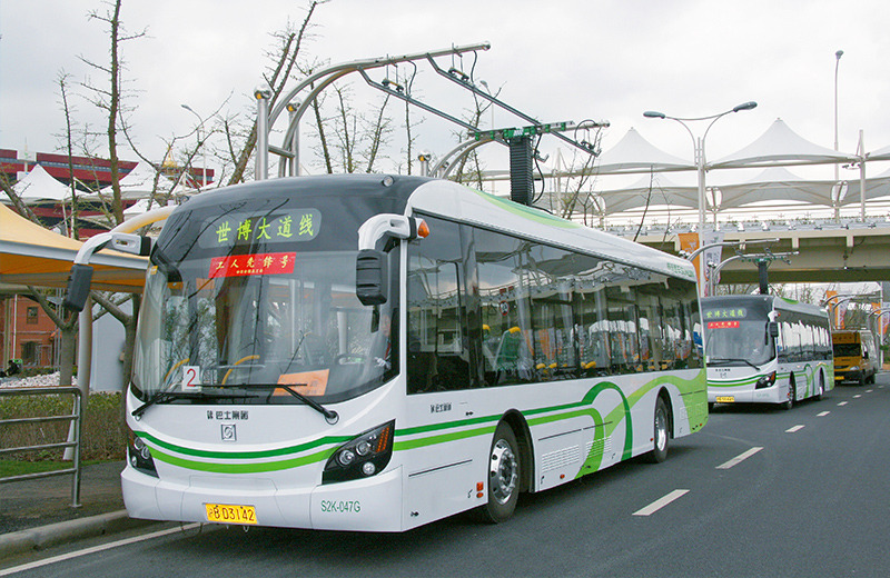 70% low floor modern tram runs on line R1